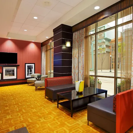 Hampton Inn & Suites Columbus-Downtown, Ohio-3