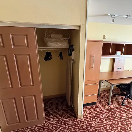 Mainstay Suites Bloomington Near University-2