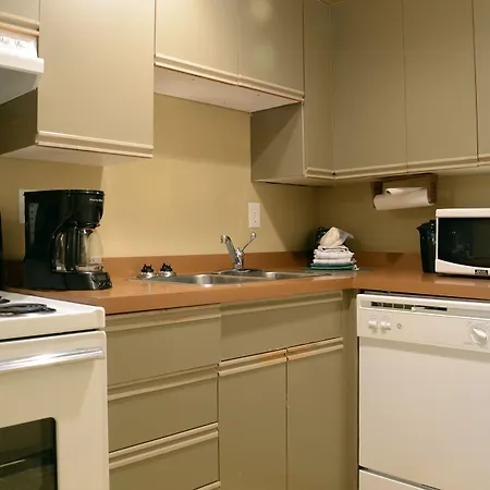Rosellen Suites At Stanley Park-2