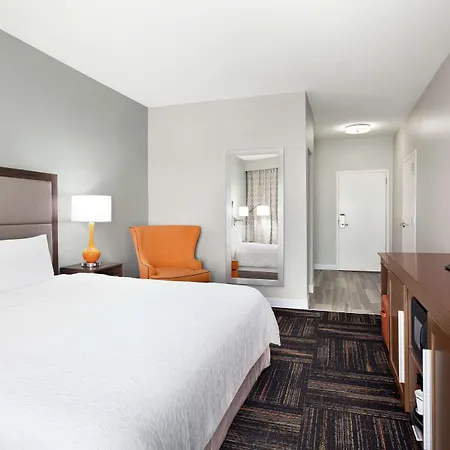 Hampton Inn Paris-2