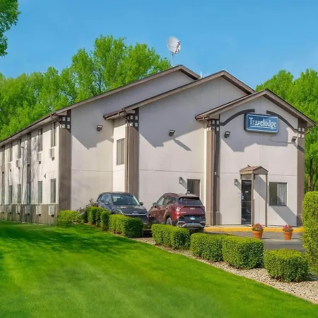 Travelodge By Wyndham Muskegon-3