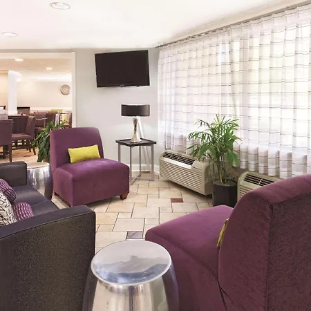 La Quinta By Wyndham Miami Airport East-3