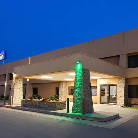 Baymont By Wyndham Green Bay-3