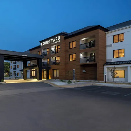 Courtyard By Marriott Kokomo-3