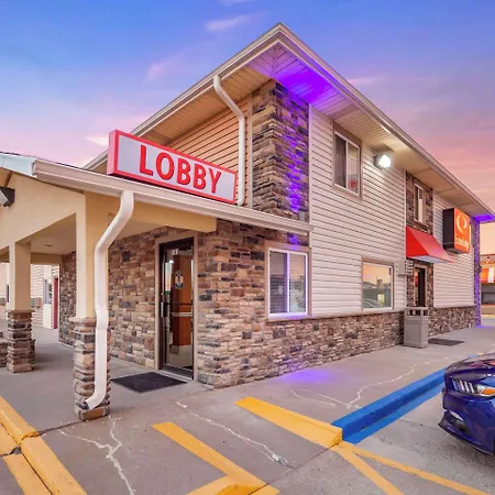 Econo Lodge Hays I-70-3