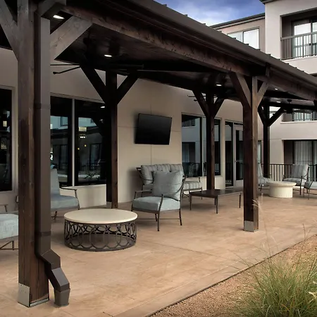 Courtyard By Marriott Waco-2