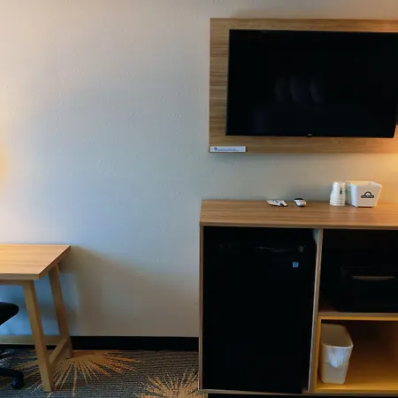 Days Inn By Wyndham Fargo - West Acres-3