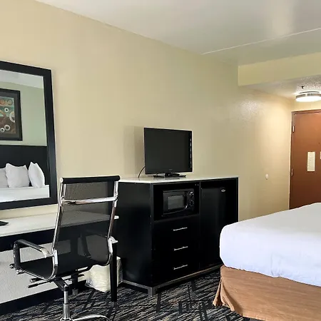 Baymont By Wyndham Cincinnati Sharonville-3