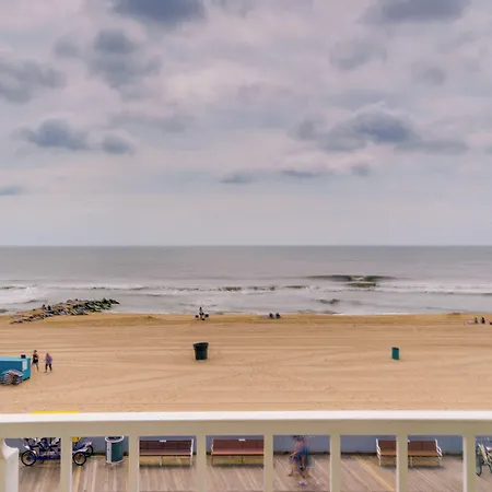 Howard Johnson Plaza By Wyndham Ocean City Oceanfront-3