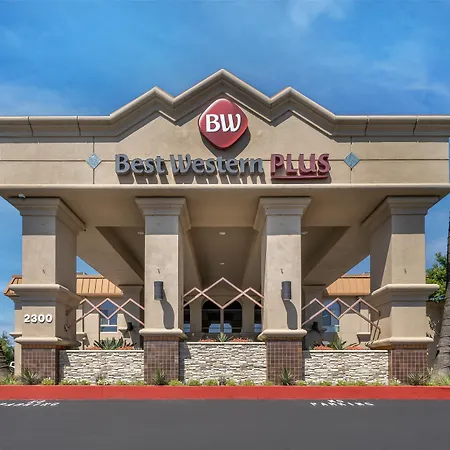 Best Western Plus Hilltop Inn-3