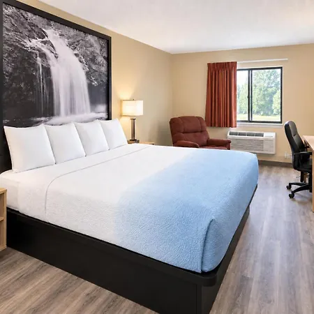 Super 8 By Wyndham Mason City-3