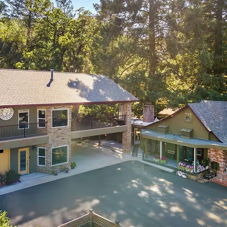 Foothill House-3