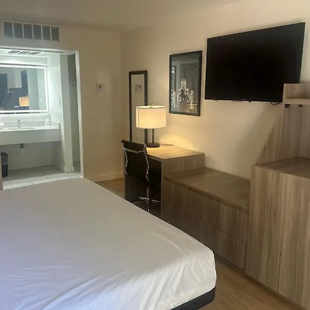 Ramada By Wyndham New Orleans Midcity-3