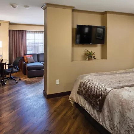 Clubhouse Hotel & Suites Fargo-2