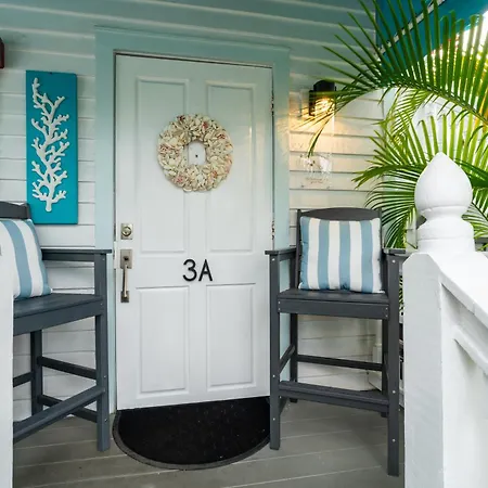 Southernmost Point Guest House&Garden Bar-3