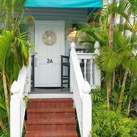 Southernmost Point Guest House&Garden Bar-2