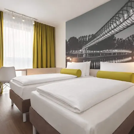 Super 8 By Wyndham Oberhausen Am Centro-2