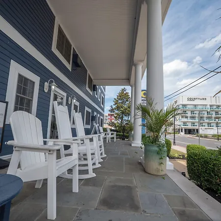 Commander Beach House Hotel-2