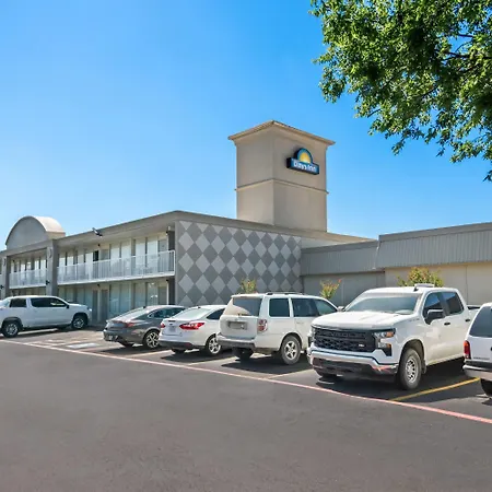 Days Inn By Wyndham Hillsboro Tx-3