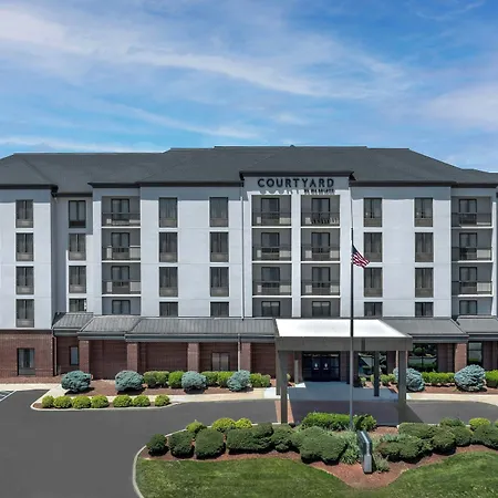Courtyard By Marriott Bloomington-3