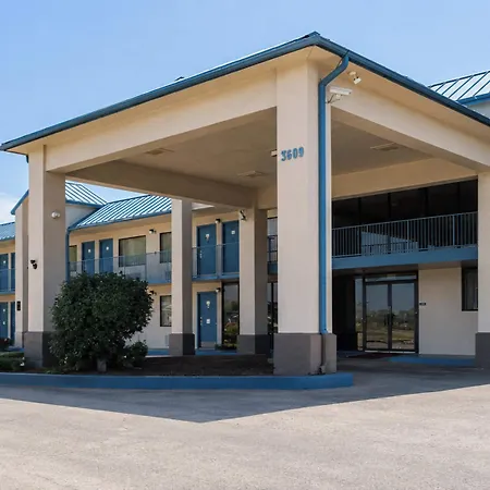 Econo Lodge Inn & Suites Bentonville-3