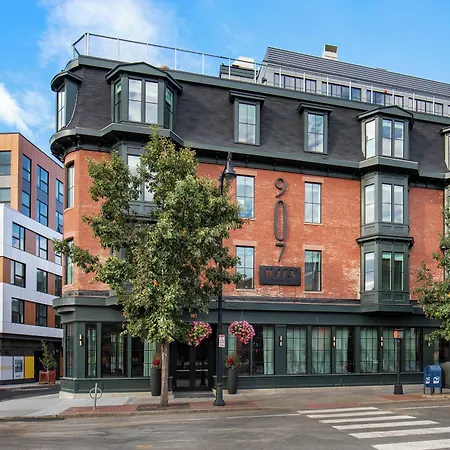 Lark Hotels 907 Main-2