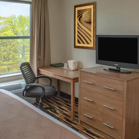Quality Suites Lake Wright - Norfolk Airport-2