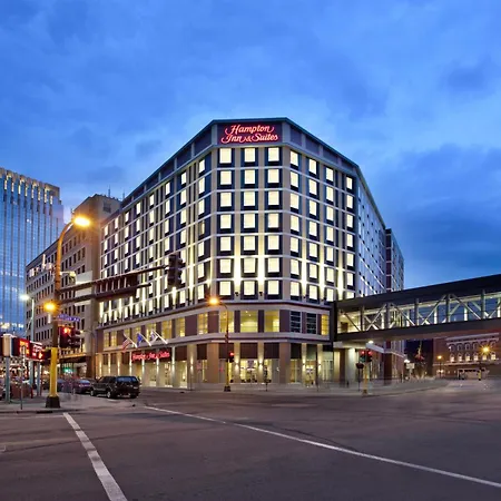 Hampton Inn & Suites - Minneapolis/Downtown-2