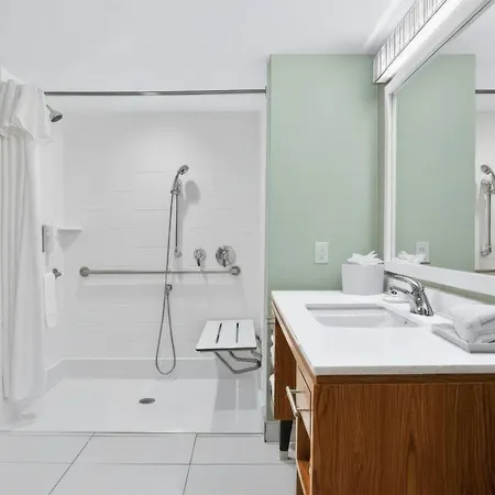 Home2 Suites By Hilton Milwaukee Airport-2