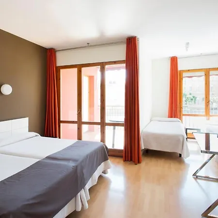 Hostal Un Punto Chic-Joaquin Costa-3