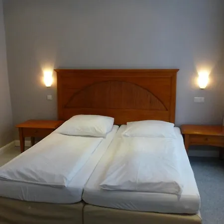 Hotel 66-3