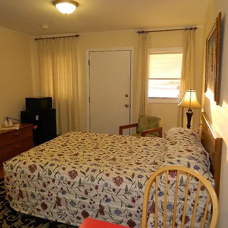 Twin Oaks Motel-2