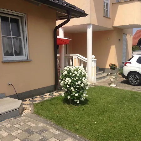 Gaestehaus Tante Tienchen 7 Minuten Zu Fuss Zum Europa Park , Plus Kostenloses Parkplatzticket Rulantica ,Alle Unsere Suiten Haben Einen Balkon-2