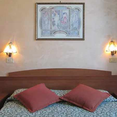 Hotel Italia-2