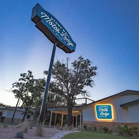 Stonewall Motor Lodge-3