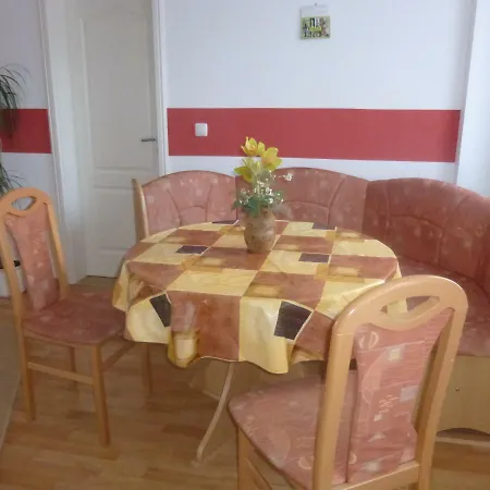 Pension&Ferienwohnung Zum Schmuckgiebel-2