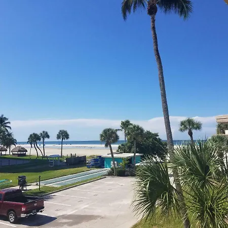 Carousel Beach Inn-3