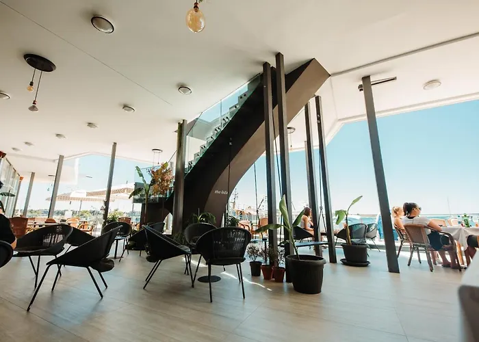 Hoteles en Novalja