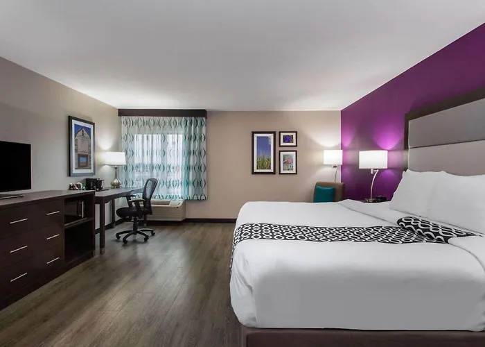La Quinta By Wyndham Effingham Hotel