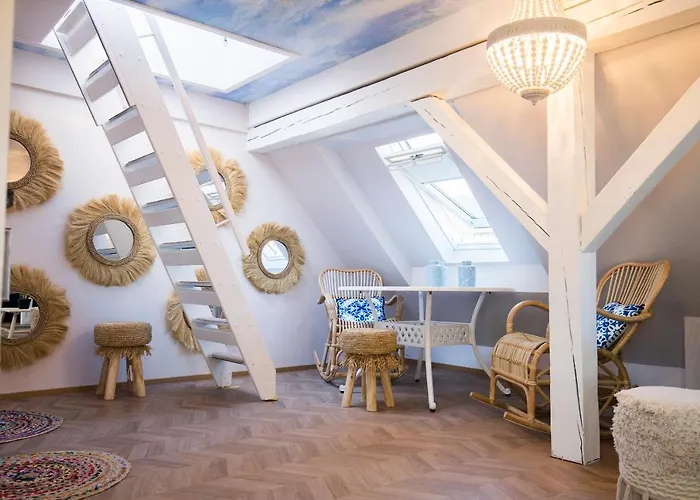 The Henry Self Check-In Guesthouse