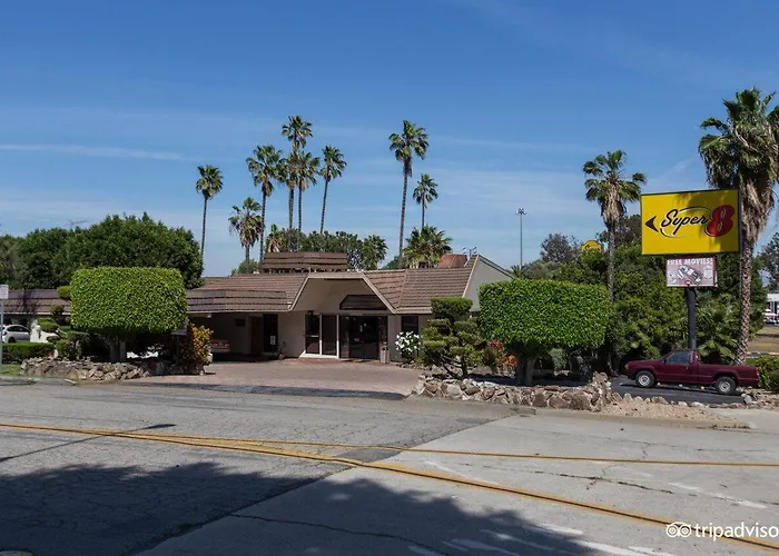 Super 8 By Wyndham Long Beach