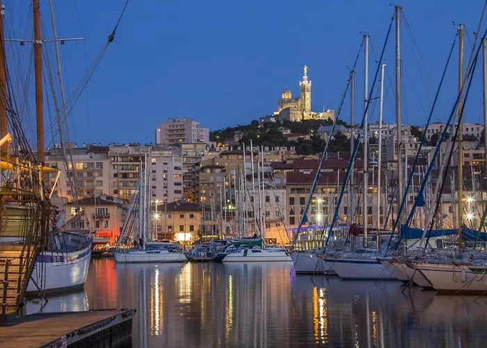 CHEZ VERO - Chambre d'hôte privée - proche Cassis Ste Baume Marseille Le Castelet Agora - parking clos - Aubagne