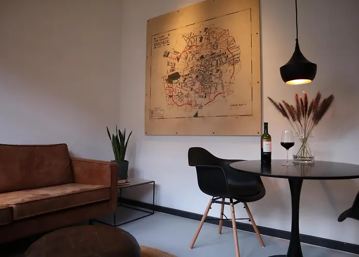 Overnachten In De Oude West-Indieschool Enschede