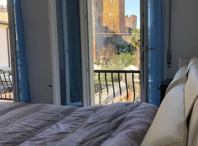 Castello Centro Storico Hotel Lazise