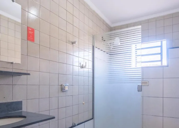 Hotéis de Icém