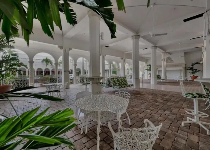 Palm Beach Paradise Walk To Beach Pool Wifi 86" Tv Wifi