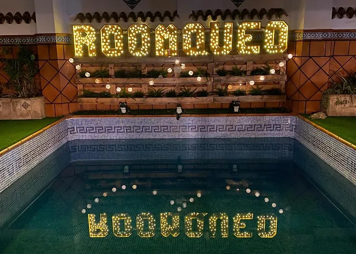 Roomqueo-Only Adults Barbate