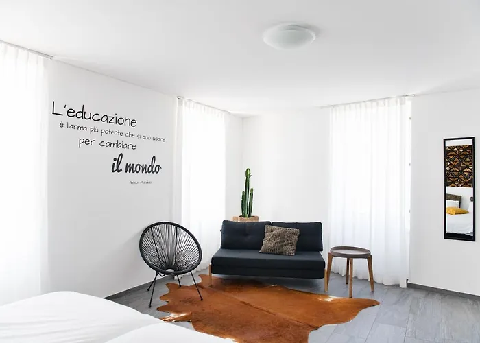 Salotto Bre - Bed & Breakfast Charming Rooms