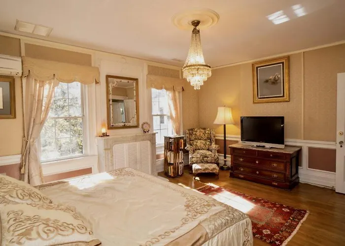 The Melange Inn Hendersonville