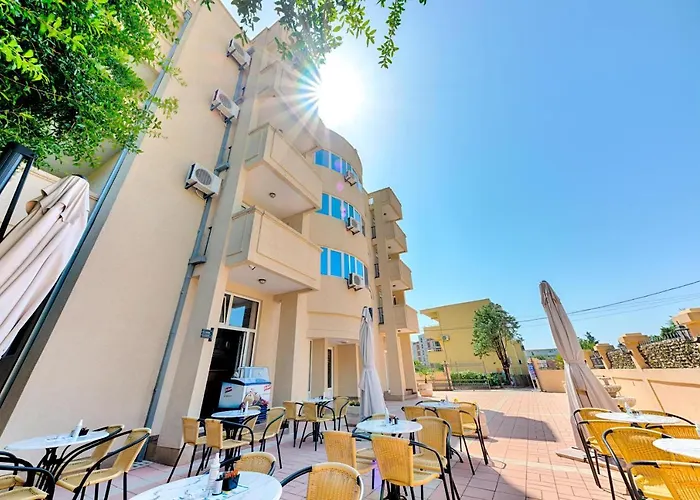 Hotels in Čanj